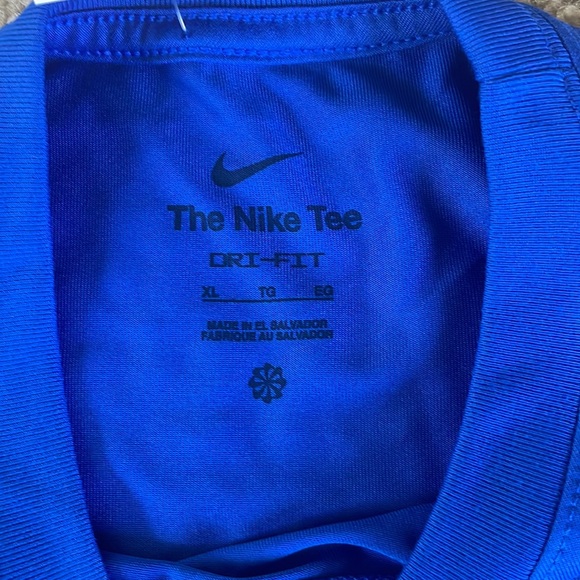 Nike DRI-FIT tee - Picture 2 of 3